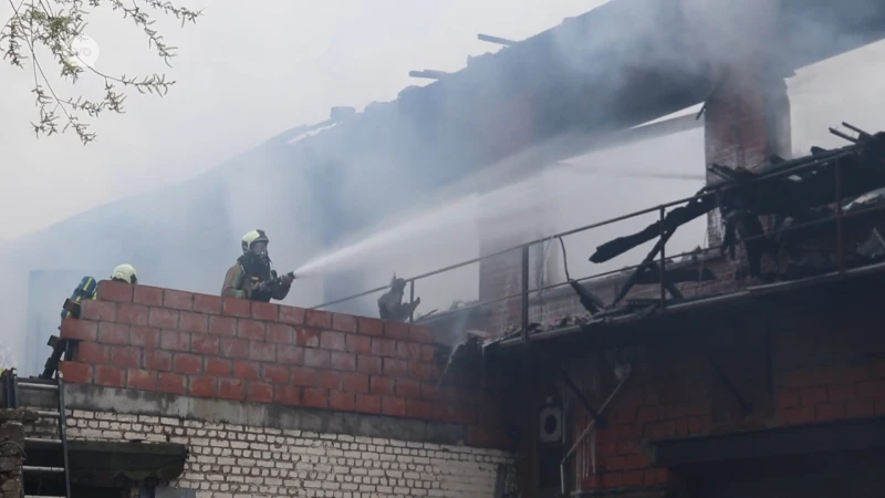 Ninove: Appartement boven smederij brandt uit