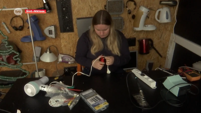 Café Recupel in Sint-Niklaas: "1 op de 10 elektrotoestellen in huis is ongebruikt"