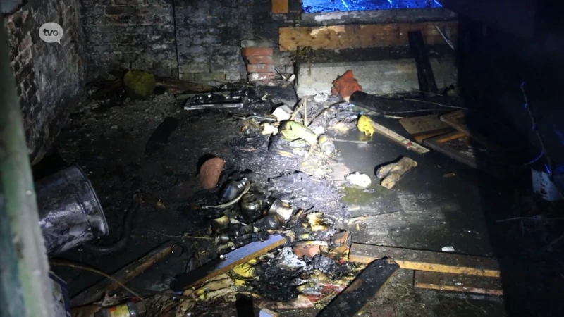 Baasrode: brandje in oud gemeentehuis, bommetjes van jongeren mogelijk de oorzaak