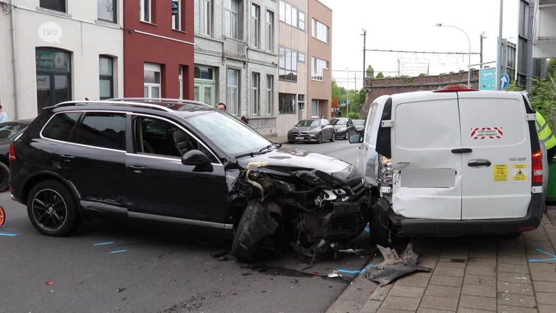 Ogenschijnlijk dronken man rijdt in op bestelwagen en pleegt vluchtmisdrijf