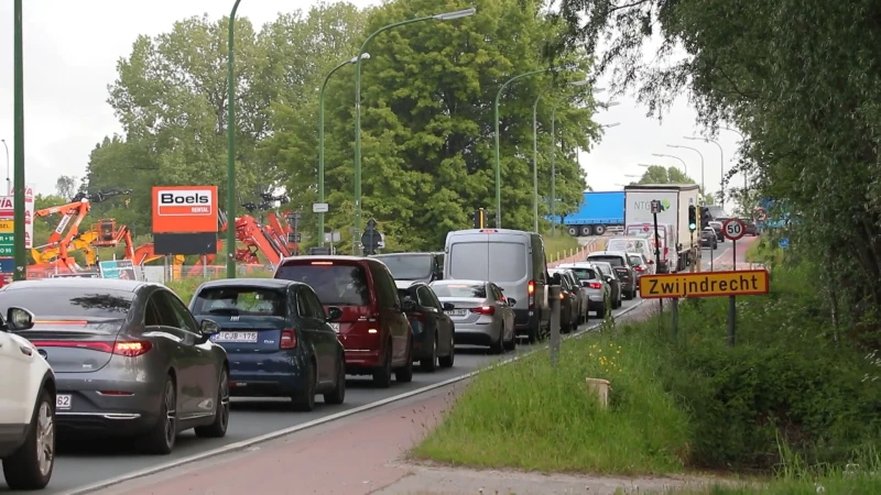 Verkeershinder in ochtendspits richting oprit E17 in Kruibeke