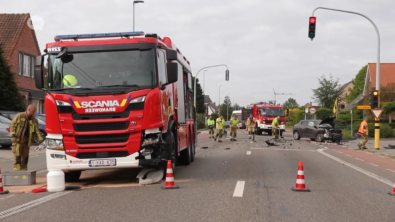 Nieuwkerken: Auto botst op brandweerwagen die onderweg was naar ongeval in Verrebroek