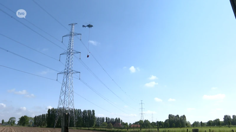 Elia zet voor het eerst helikopter in om bakens aan hoogspanningslijnen te vervangen: "Sneller én veiliger"