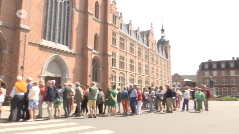 Dendermondenaars in rij voor blik achter de abdijmuren: "Prachtig gebouw met unieke sfeer"