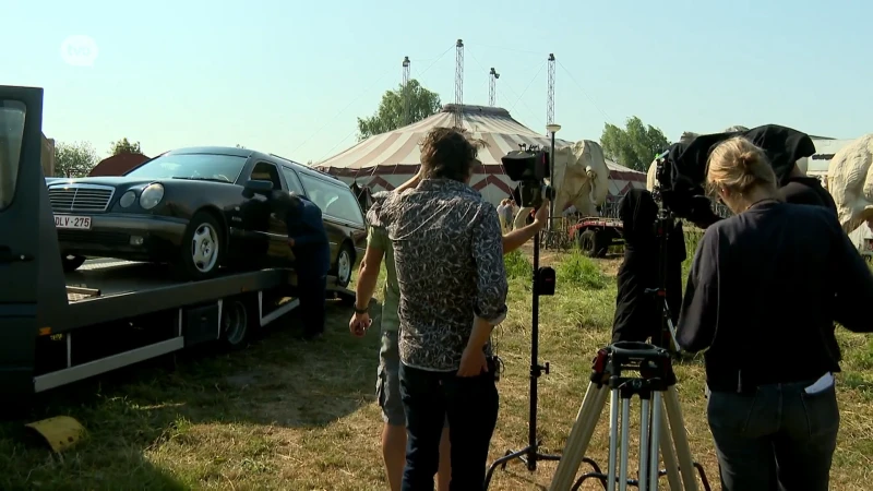 Op de filmset van "Waarom Wettelen" in Moerbeke, het regiedebuut van Dimitri Verhulst