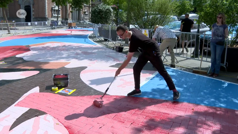 Wetteren geeft centrum meer kleur met gigantische grondschildering