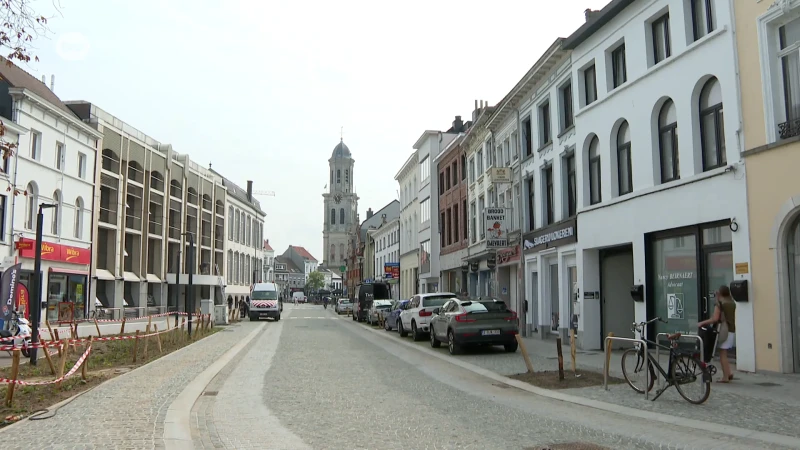 Vernieuwde Groentemarkt in Lokeren opnieuw open voor doorgaand verkeer