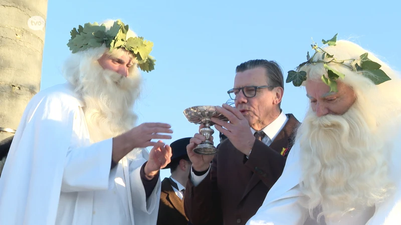 Gedaan met visjes drinken tijdens Krakelingen? Nieuwe codex van Ben Weyts legt de Geraardsbergse traditie aan banden