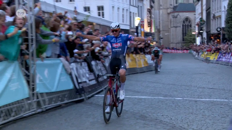Van der Poel wint 86ste Natourcriterium van Aalst, groene trui Philipsen en bolletjestrui Ciccone staan mee op het podium