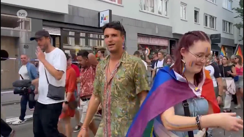 Veel volk op de Antwerp Pride, ook Vooruit-voorzitter Conner Rousseau stapt mee in optocht