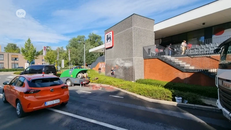 Twee Delhaize-winkels in Denderleeuw gevandaliseerd, actiegroep claimt aanval