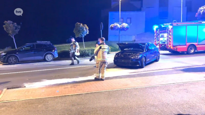 Veel schade maar geen gewonden na zware klap tussen twee auto's in Kerksken