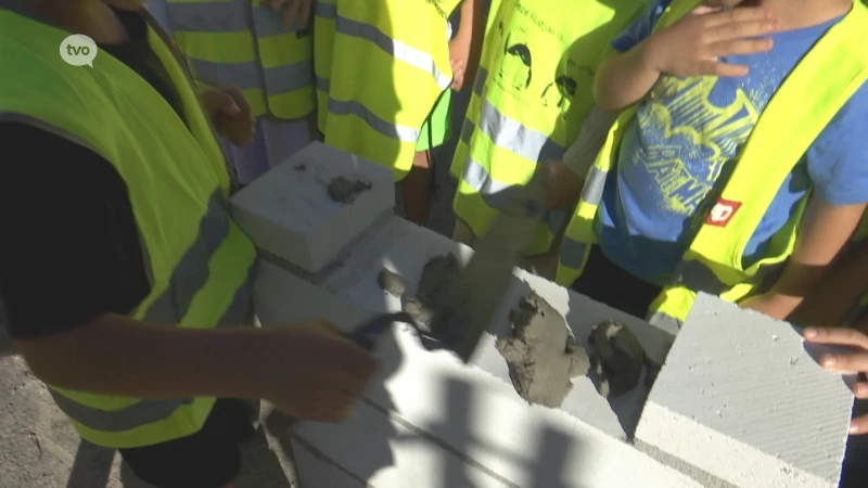 Eerste steen gelegd van nieuw schoolgebouw voor Gemeentelijke School in Zele