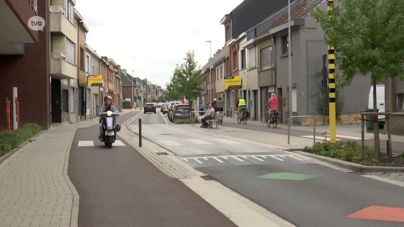 Vrouw aangereden die kinderen helpt oversteken aan basisschool in Sint-Niklaas