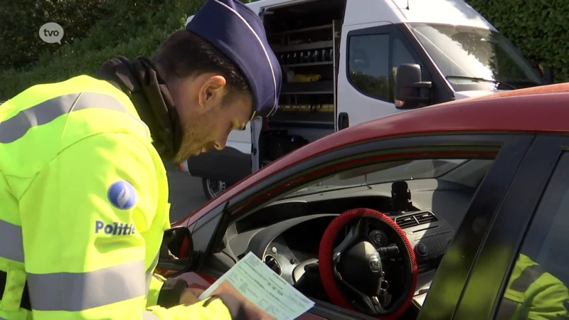 79 rijbewijzen ingetrokken bij controles op afleiding achter het stuur in Oost-Vlaanderen