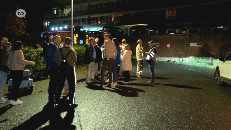 Honderdtal bewoners geëvacueerd na brand in appertementsblok in Aalst, drie mensen naar het ziekenhuis