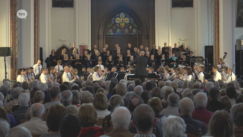 Harmonieorkest Beveren viert 150 jaar samen met koor Acantus in Sint-Jacobuskerk Haasdonk