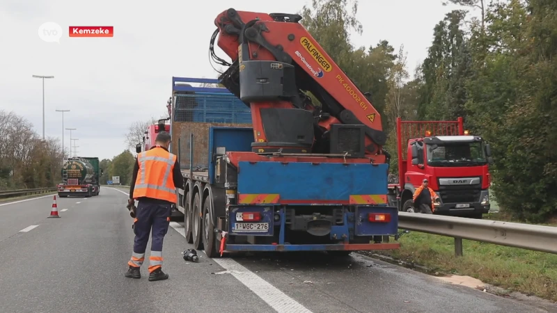 Vrachtwagen met pech aangereden op E34 in Kemzeke, aanrijder pleegt vluchtmisdrijf