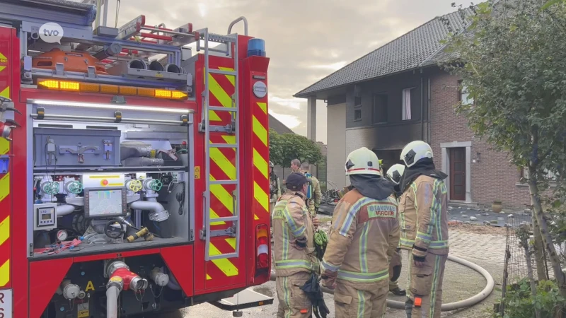 Kortsluiting elektriciteitskast veroorzaakt brand in Hillegem, buurt zonder elektriciteit