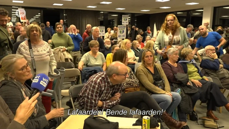 Woelige gemeenteraad eindigt in scheldtirade naar pro-fusiekamp: "Bende lafaards, loop maar door naar Beveren"