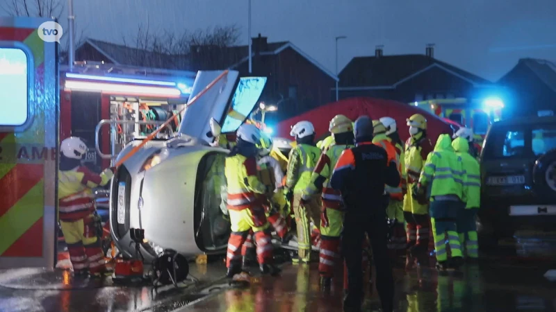 Twee mensen zwaargewond bij auto-ongeval in Zele