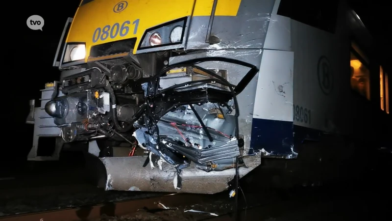 Auto gegrepen door trein in Nieuwkerken-Waas, tweede ongeval op spoorlijn op enkele uren tijd