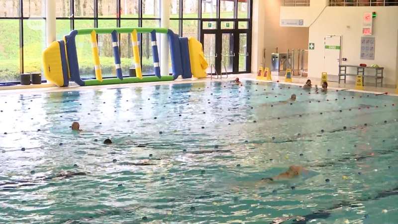 Blokken in het zwembad, in Beveren kan het: "Wel eens van plan om ook te gaan zwemmen"