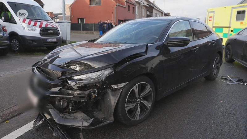 Autobestuurders gewond na frontale botsing in Haasdonk