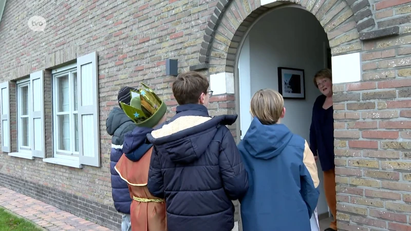 Vormelingen in Laarne gaan van deur tot deur om Driekoningen te zingen: "Leuk dat traditie nog leeft"