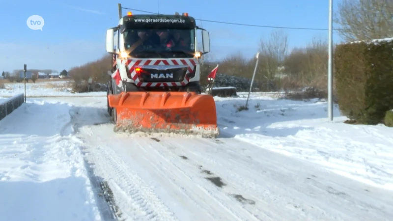 Sneeuwruimers maken straten en hellingen in Geraardsbergen opnieuw vrij