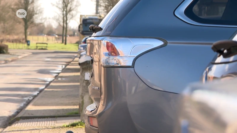 Auto-inbreker met verschillende feiten op zijn kerfstok loopt tegen de lamp in Lochristi