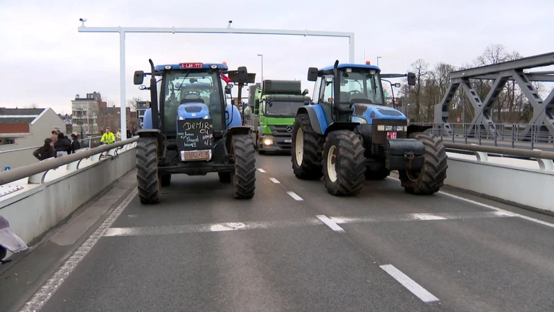 Boeren werpen opnieuw blokkade op, deze keer aan de Scheldebrug in Temse