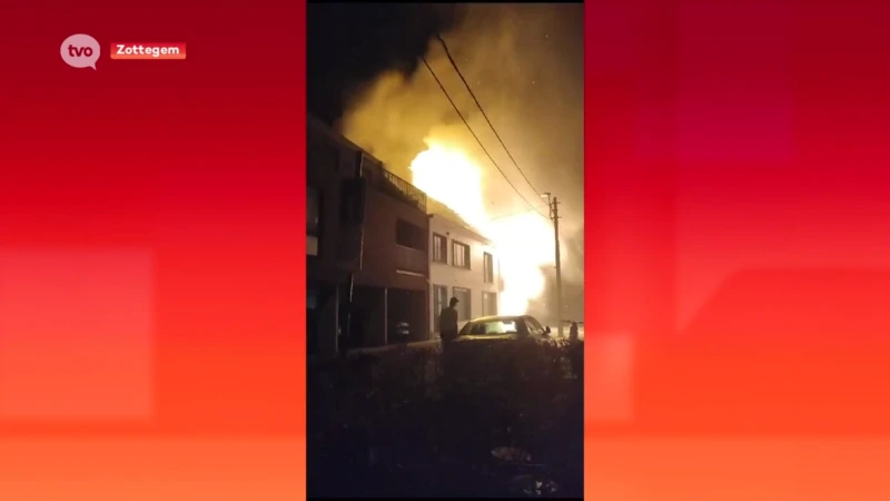 Zware woningbrand in Godveerdegem kost leven aan 80-jarige bewoner: "Twee huizen onbewoonbaar"