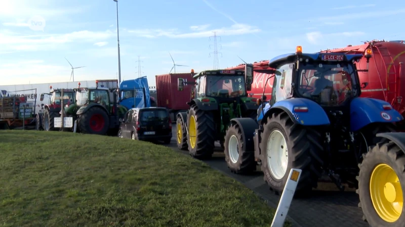 Boeren blokkeren uit onvrede de toegang tot de Waaslandhaven: "Het stikstofakkoord houdt ons in een wurggreep"