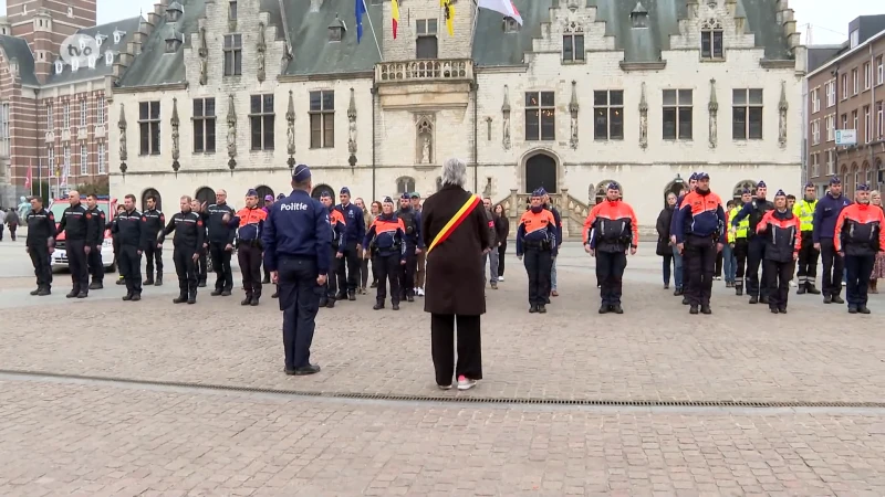 Dendermondse politie houdt indrukwekkende minuut stilte voor overleden collega: "Onwezenlijk"