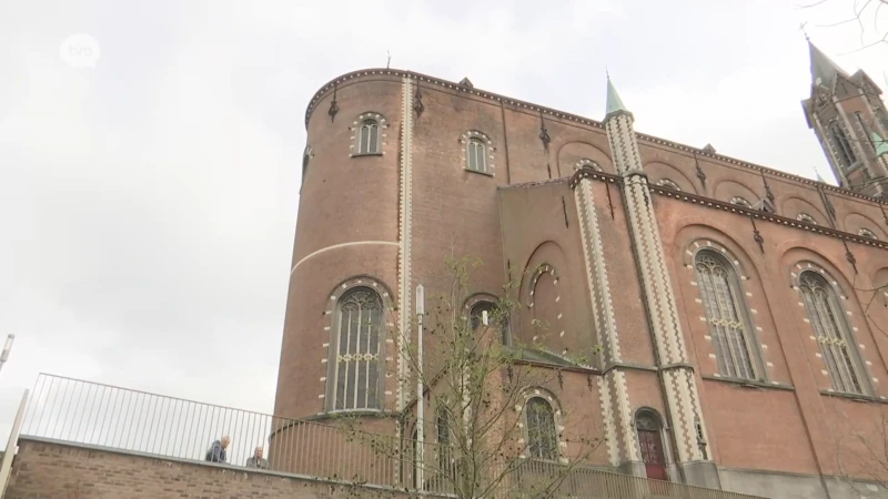 Sint-Gertrudiskerk in Wetteren brokkelt af: "Geluk bij een ongeluk dat er geen gewonden zijn"