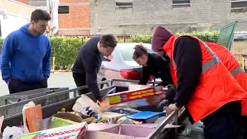 Massale drukte aan Sint-Niklase Kringwinkel door 'Grote Geefdag'