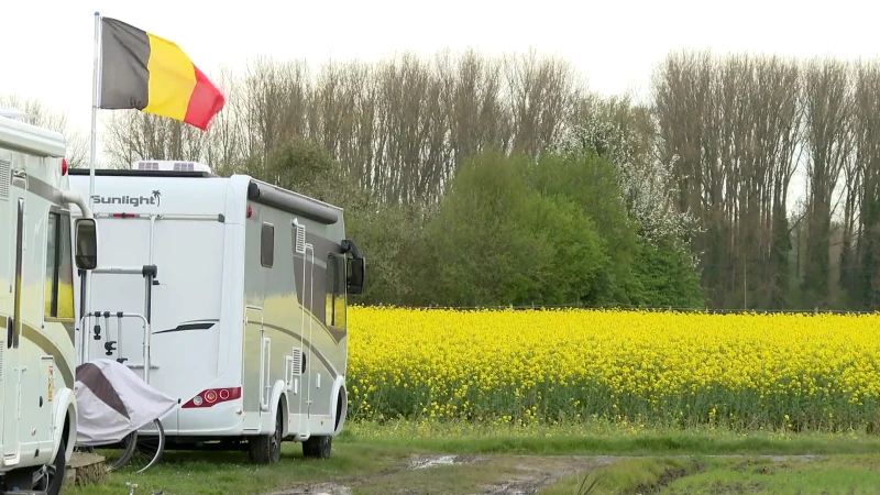 Streekgenoten vatten nu al post langs parcours van Parijs-Roubaix: "Olivier Naessens, die rijdt echt goed dit jaar"