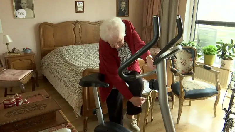 Madeleine (100) start elke dag met poetsen: "Niet omdat het vuil is, maar om mijn spieren los te maken"
