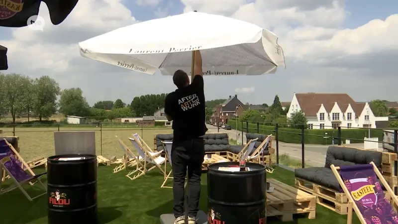 Opbouw van zomerbar in Bavegem: The Rooftop Bar opent vrijdag tot eind juli