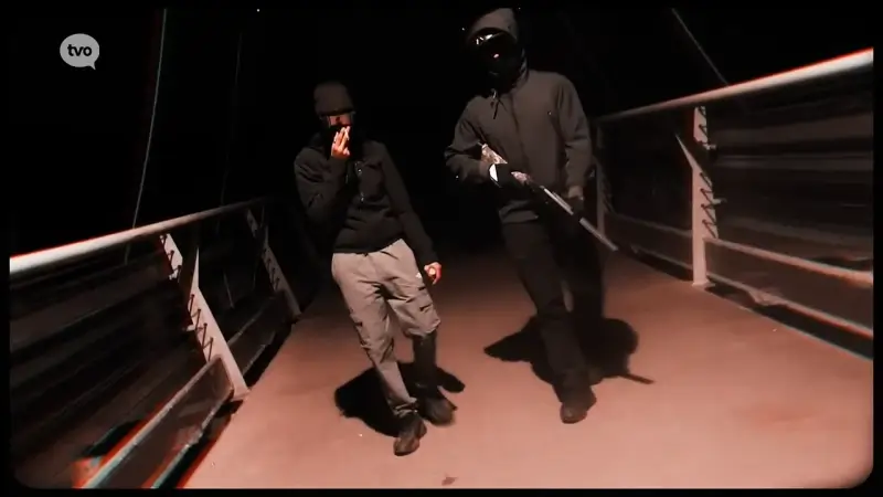 Politie Denderleeuw opent onderzoek na videoclip met wapens en drugs