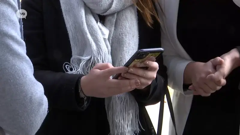 Provincie Oost-Vlaanderen voert smartphoneverbod in op secundaire scholen
