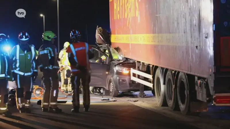 Autobestuurder van 61 levensgevaarlijk gewond na zware crash in Kruibeke