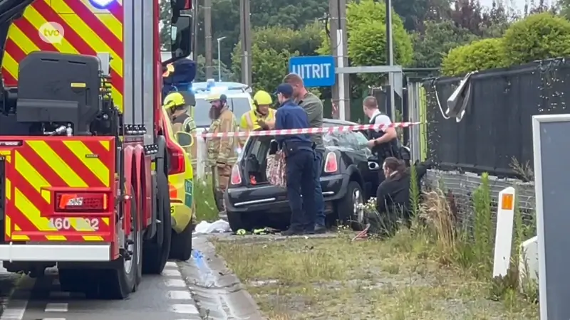 Twee slachtoffers in kritieke toestand na frontale autobotsing in Schellebelle