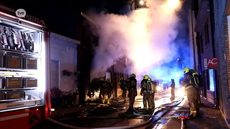 Sint-Gillis-Waas: Zware uitslaande brand legt woning volledig in de as