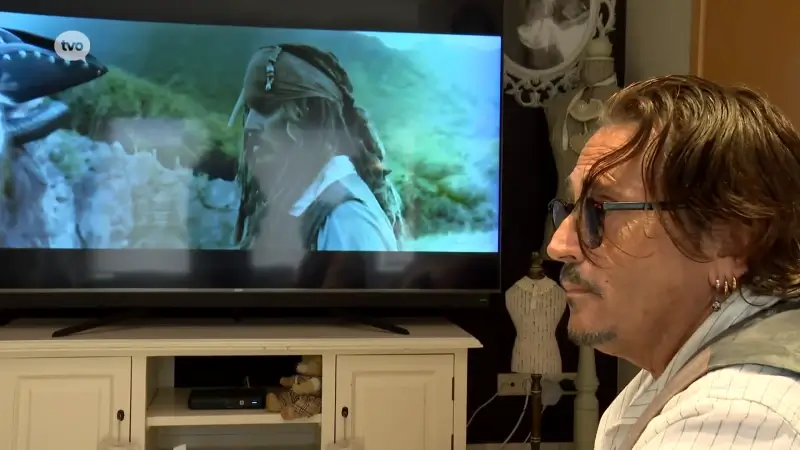 Zijn foto in Plopsaland gaat de wereld rond: Tony uit Aalst is dubbelganger Johnny Depp