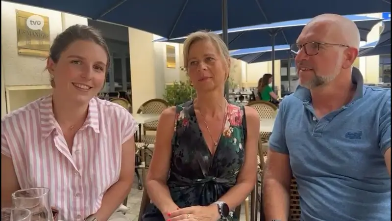 Vrouw en ouders van Fabio leven op een wolk in Parijs