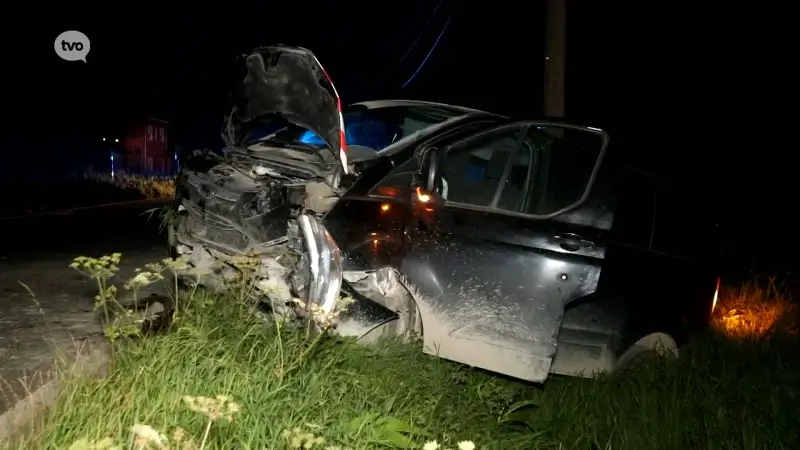 Bestelwagen komt in gracht terecht in Doel, bestuurder pleegt vluchtmisdrijf