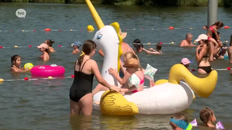 Veel mensen zoeken verkoeling in De Gavers: "Verfrissende duik in het water"