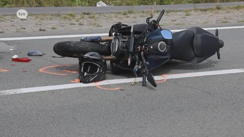 Oudegem: motorrijder levensgevaarlijk gewond na inrijden op auto